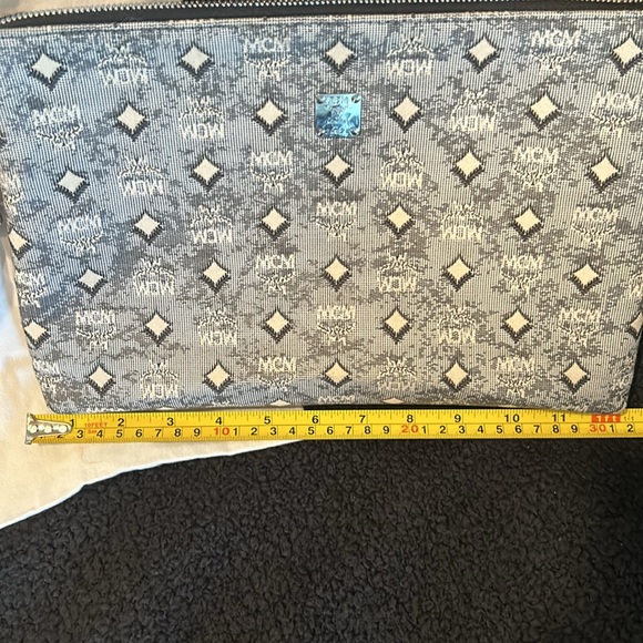 MCM Worldwide Clutch with Wrist latch and DUST BAG - Picture 3 of 4